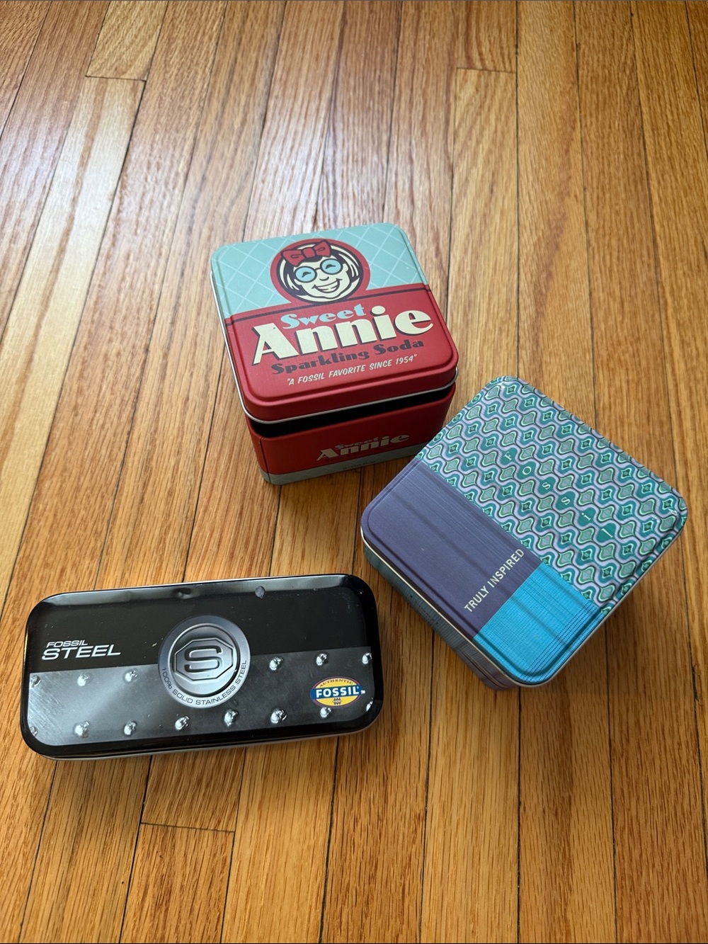 Fossil Tin Trio in Black, Red, Teal